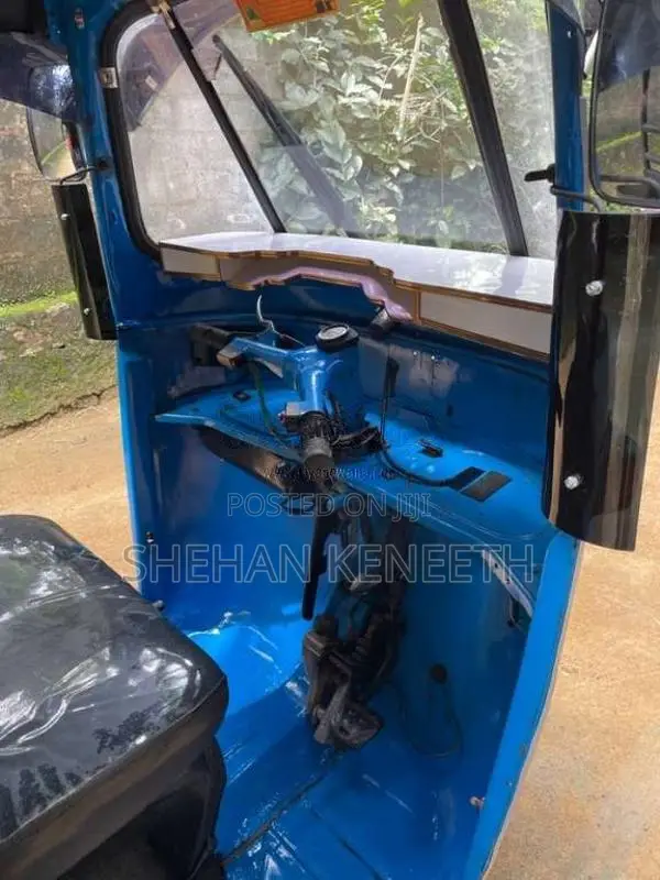 Bajaj RE 2 Stroke 2005 Three Wheel (Used)