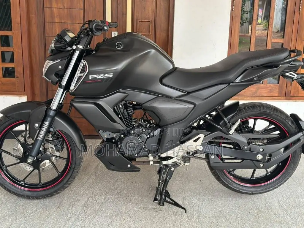 Yamaha FZ V4 2025 Motorbike (Used)