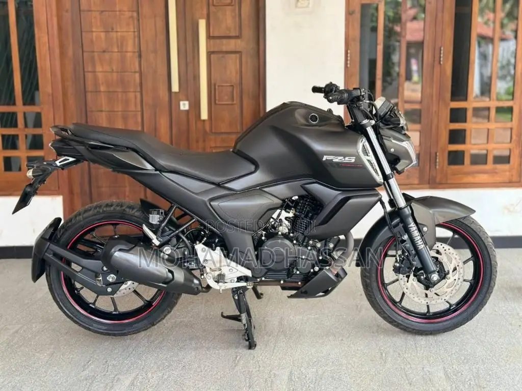 Yamaha FZ V4 2025 Motorbike (Used)