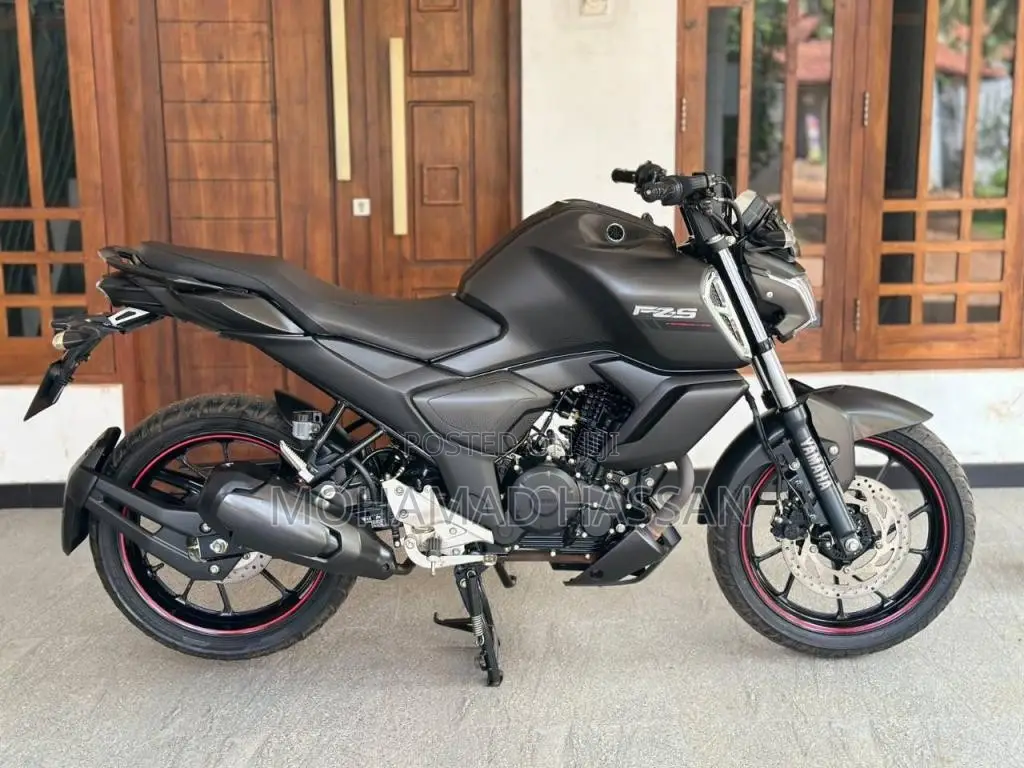 Yamaha FZ V4 2025 Motorbike (Used)