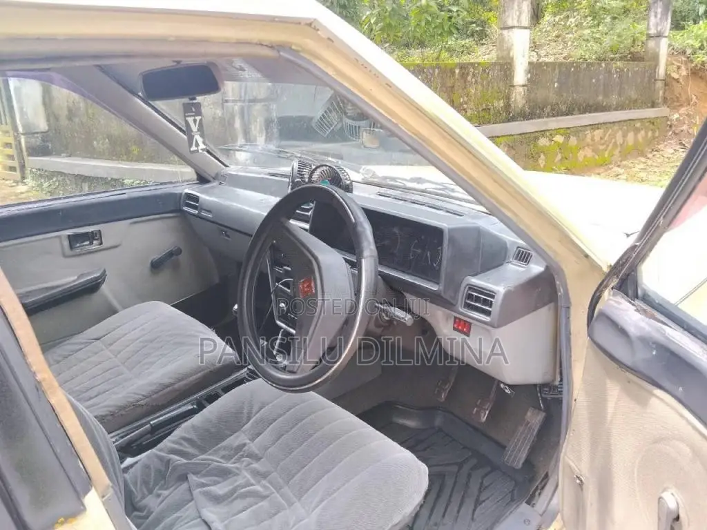 Mitsubishi Lancer Box 1983 Car (Used)