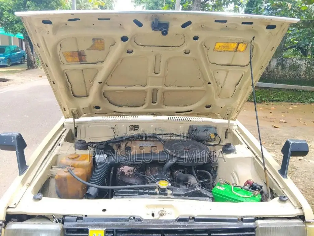 Mitsubishi Lancer Box 1983 Car (Used)
