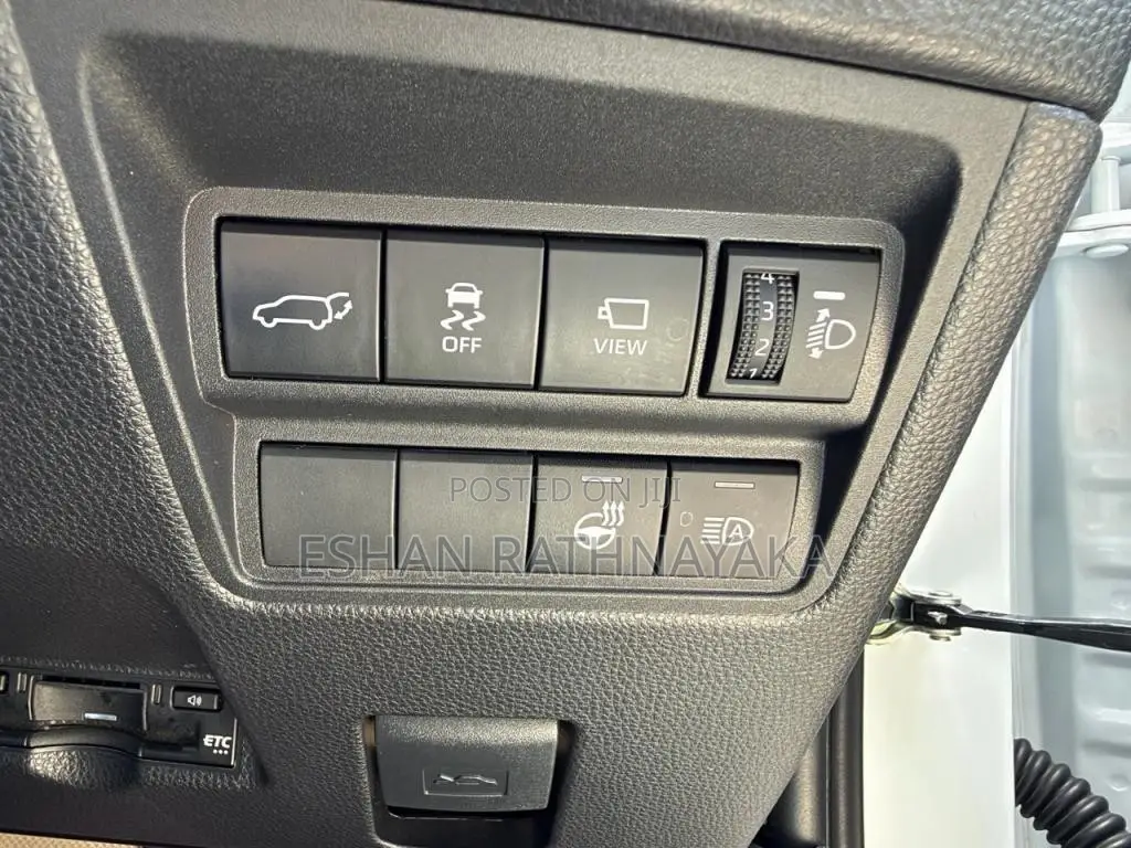 Toyota Yaris Cross 2024 SUV (Used)