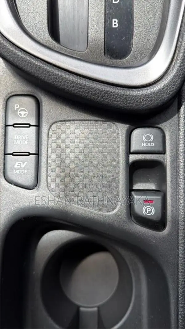 Toyota Yaris Cross 2024 SUV (Used)