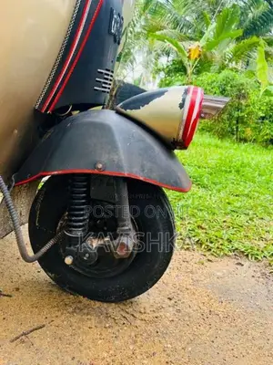 Bajaj RE 2 Stroke 2001 Three Wheel (Used)
