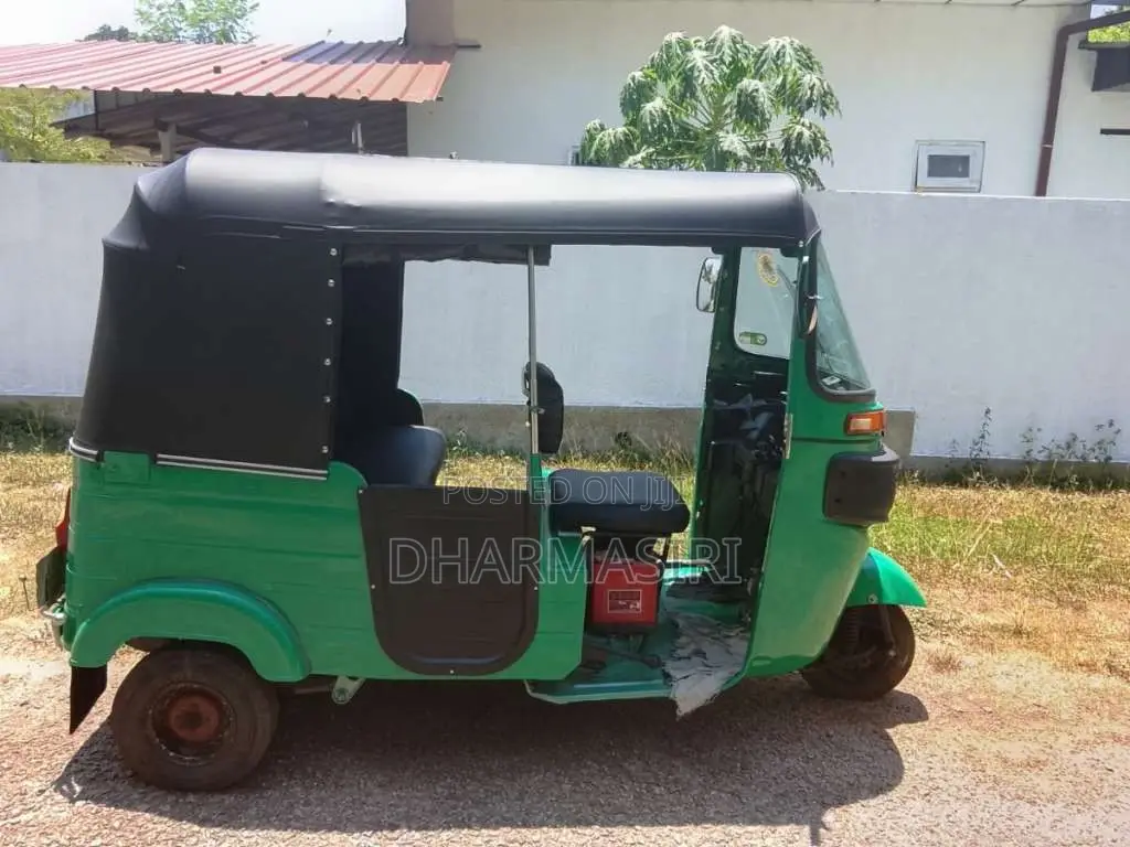 Bajaj 4 Stroke 2015 Three Wheel (Used)