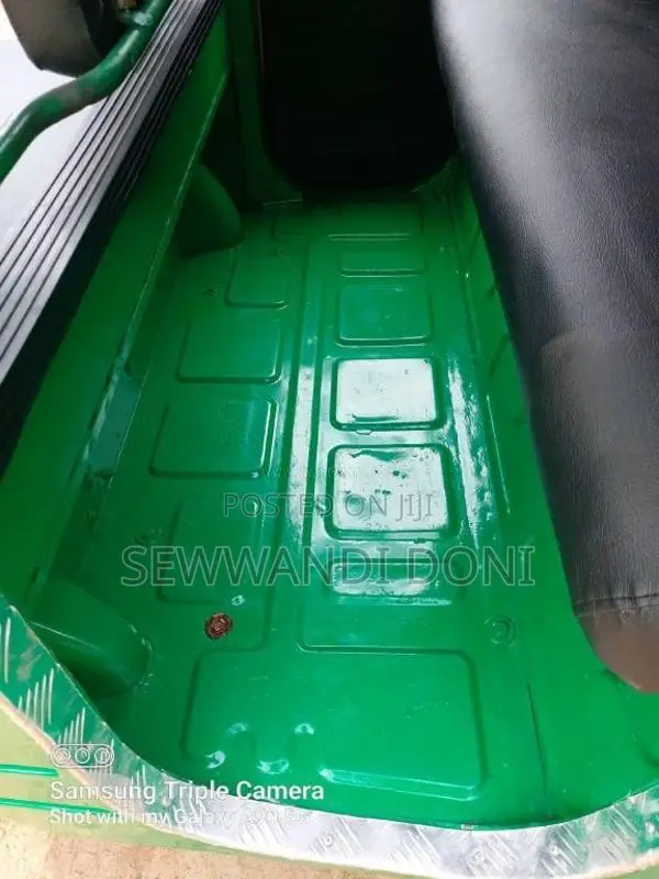 Bajaj RE 205 2013 Three Wheel (Used)