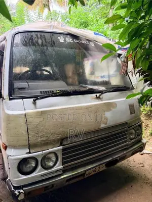 Nissan Vrg 1986 Van (Used)