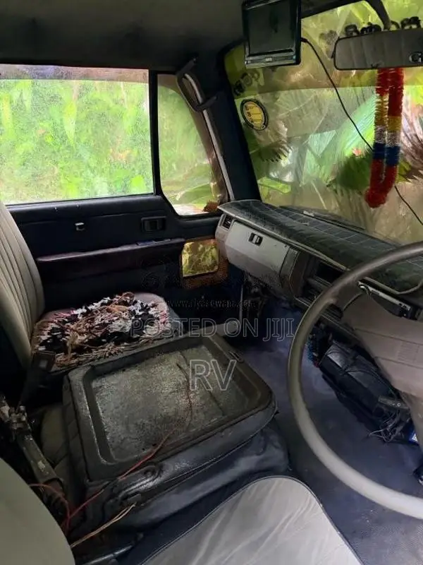 Nissan Vrg 1986 Van (Used)