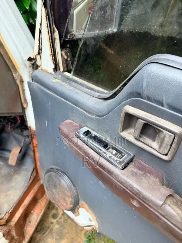 Nissan Vrg 1986 Van (Used)