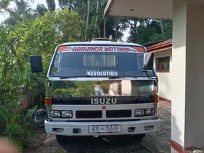 Isuzu NpR 1988 Lorry (Used)