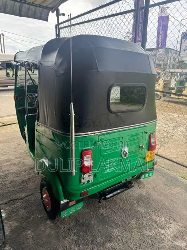 Bajaj 4 Stroke 2009 Three Wheel (Used)