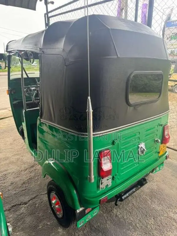 Bajaj 4 Stroke 2009 Three Wheel (Used)