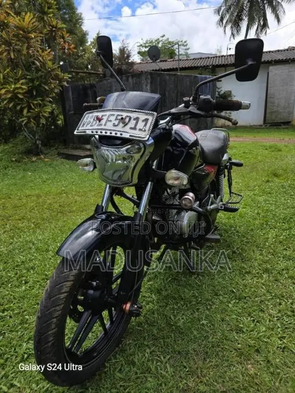 Bajaj V15 2016 Motorbike (Used)
