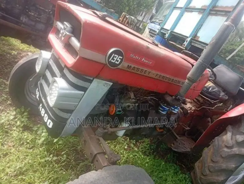 Massey-Ferguson L1500 1995 Tractor (Used)