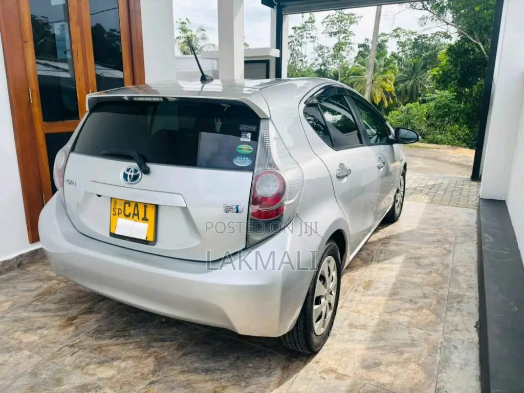 Toyota Aqua 2012 Car (Used)