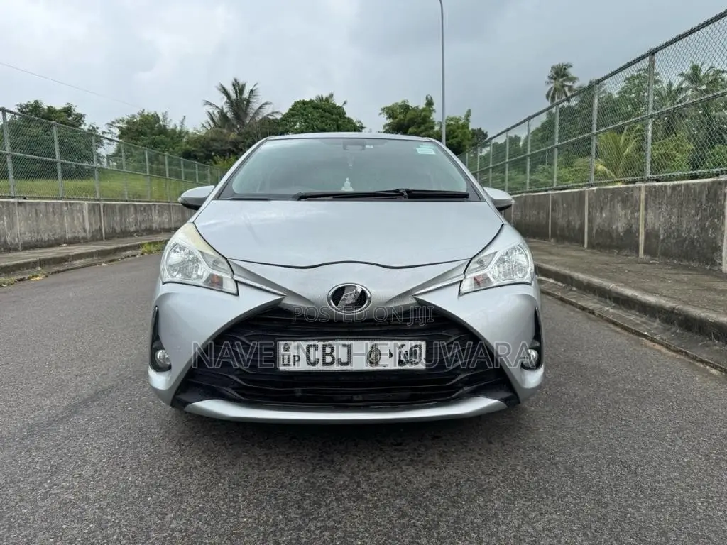 Toyota Vitz 2017 Car (Used)