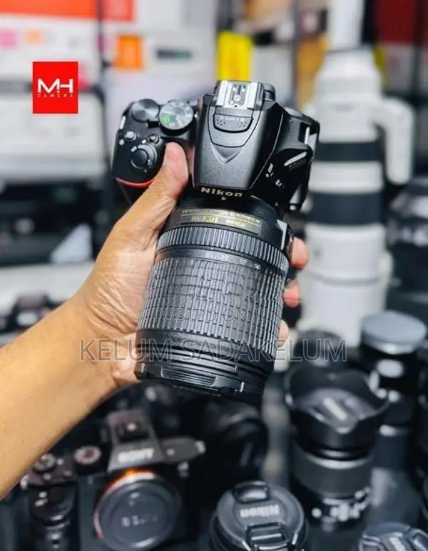 Nikon D5600 24.3 MP DSLR Camera Full Set Box