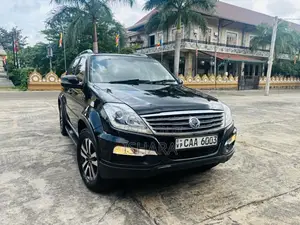 Micro Rexton W 2014 SUV (Used)