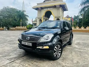 Micro Rexton W 2014 SUV (Used)