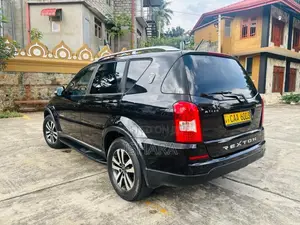 Micro Rexton W 2014 SUV (Used)