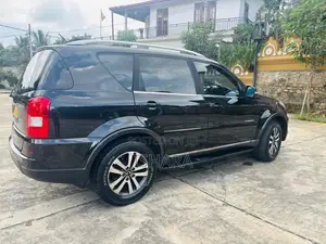 Micro Rexton W 2014 SUV (Used)