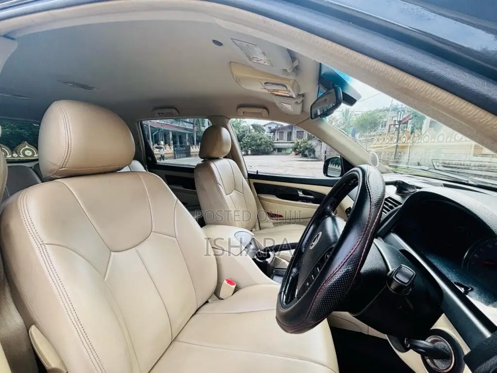Micro Rexton W 2014 SUV (Used)