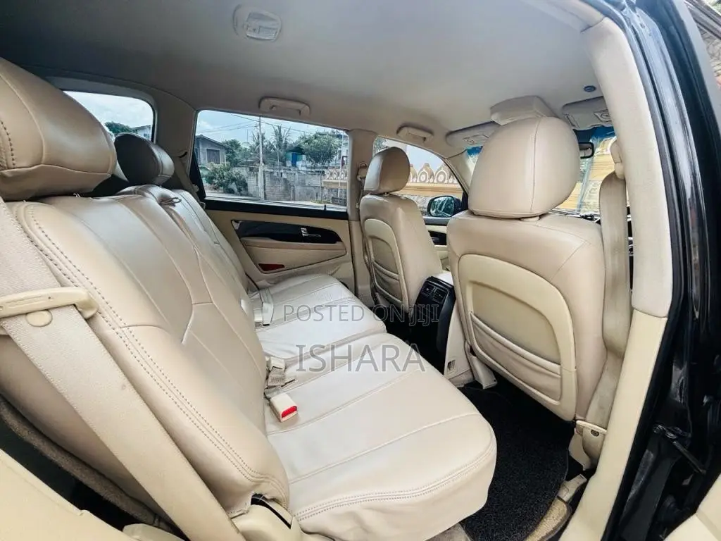 Micro Rexton W 2014 SUV (Used)