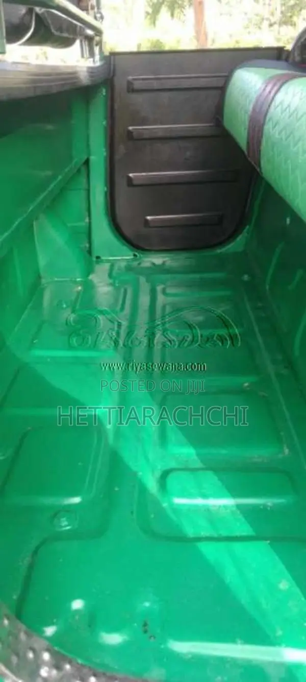 Bajaj RE 205 2011 Three Wheel (Used)