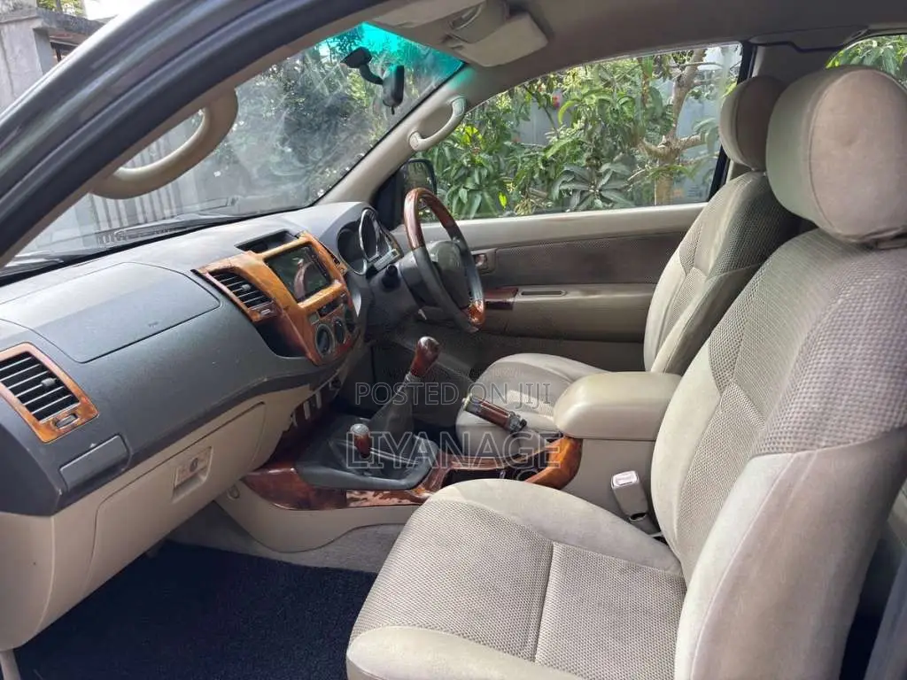 Toyota Vigo Smart Cab 4WD 2010 Pickup (Used)