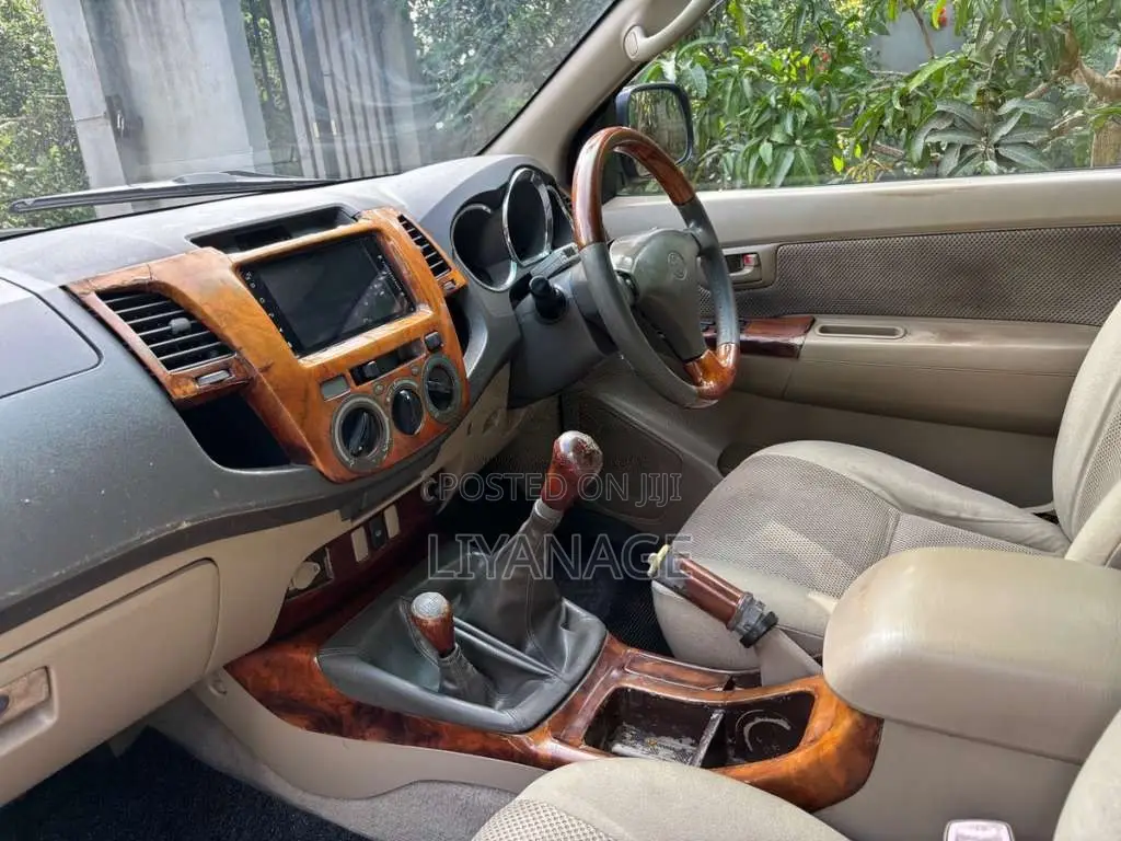 Toyota Vigo Smart Cab 4WD 2010 Pickup (Used)