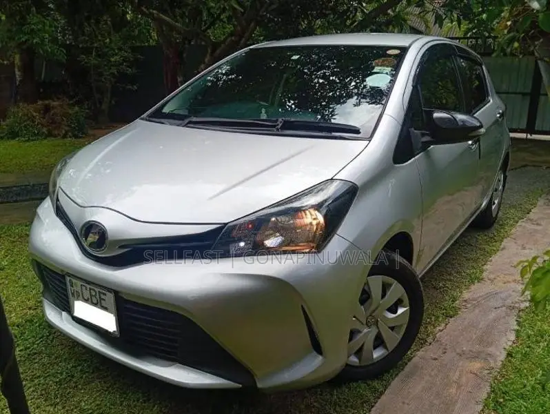 Toyota Vitz 2016 Car (Used)