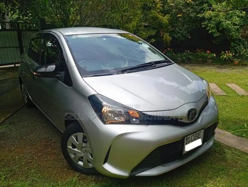 Toyota Vitz 2016 Car (Used)