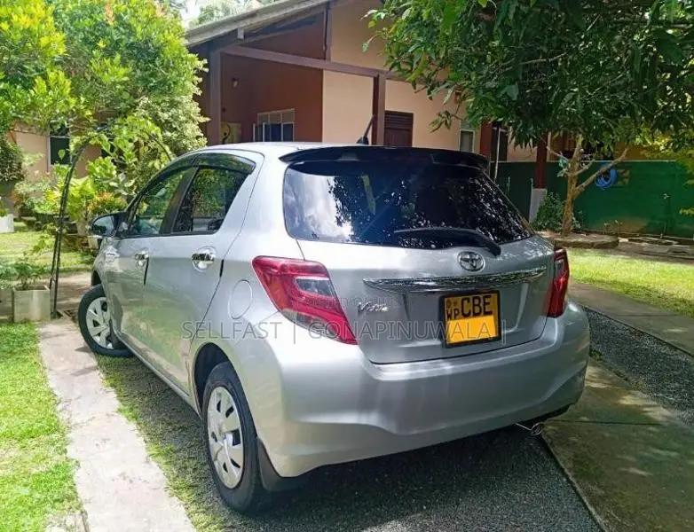 Toyota Vitz 2016 Car (Used)