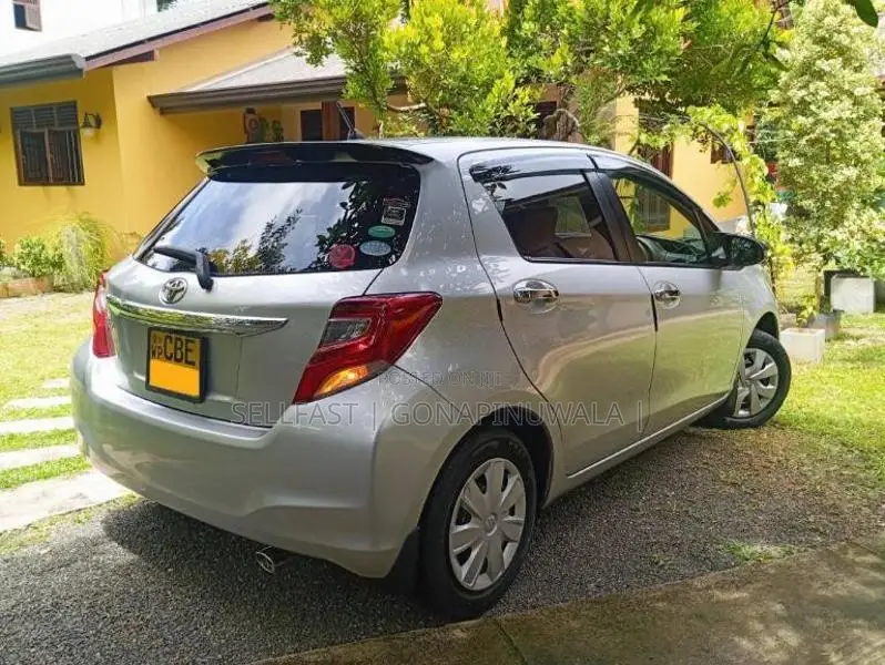 Toyota Vitz 2016 Car (Used)