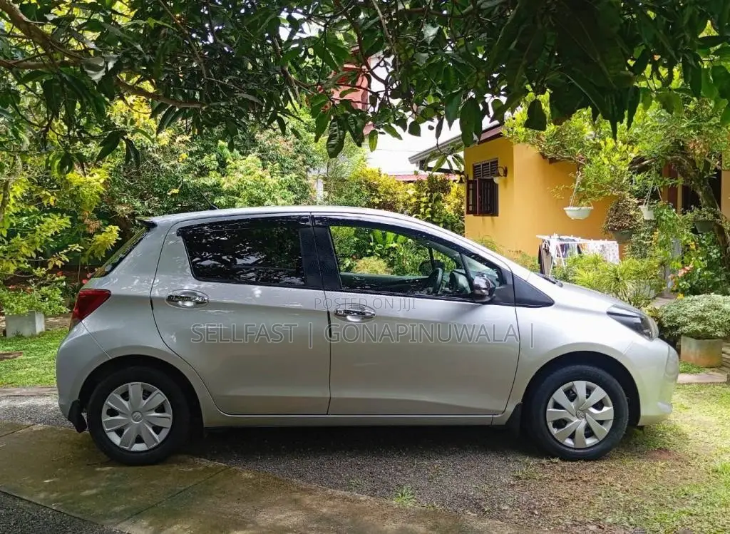 Toyota Vitz 2016 Car (Used)