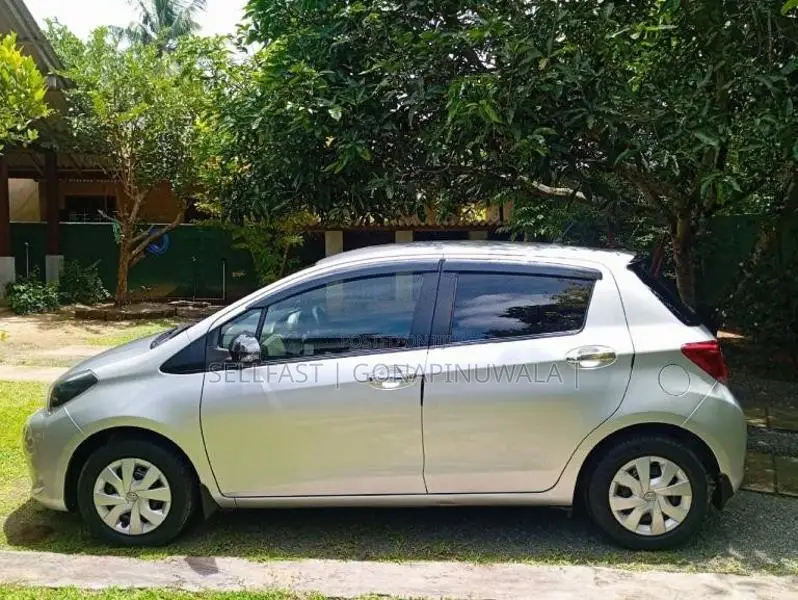 Toyota Vitz 2016 Car (Used)