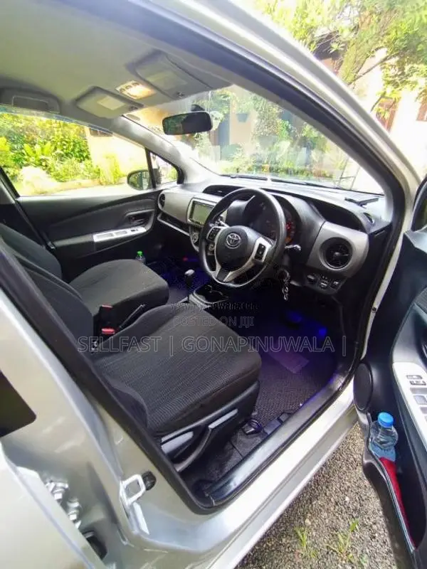 Toyota Vitz 2016 Car (Used)