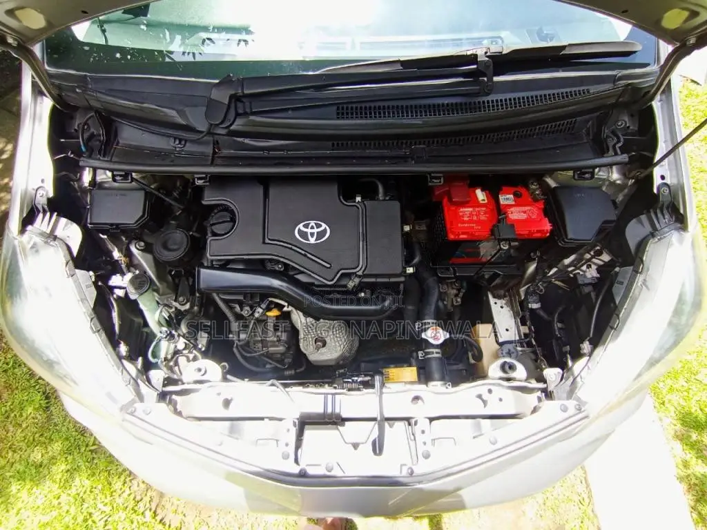 Toyota Vitz 2016 Car (Used)