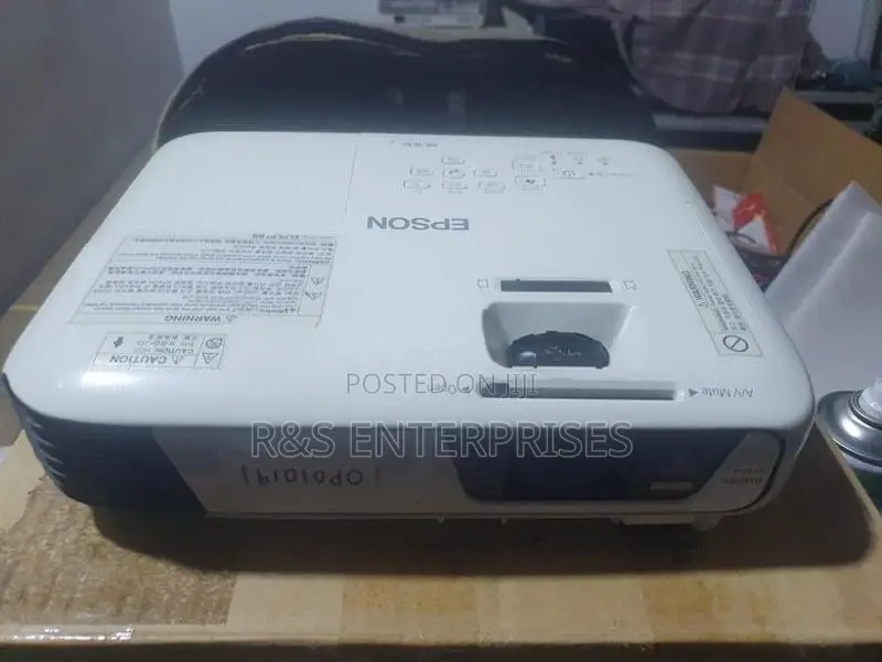 Epson EB-X31 Daylight Projector .
