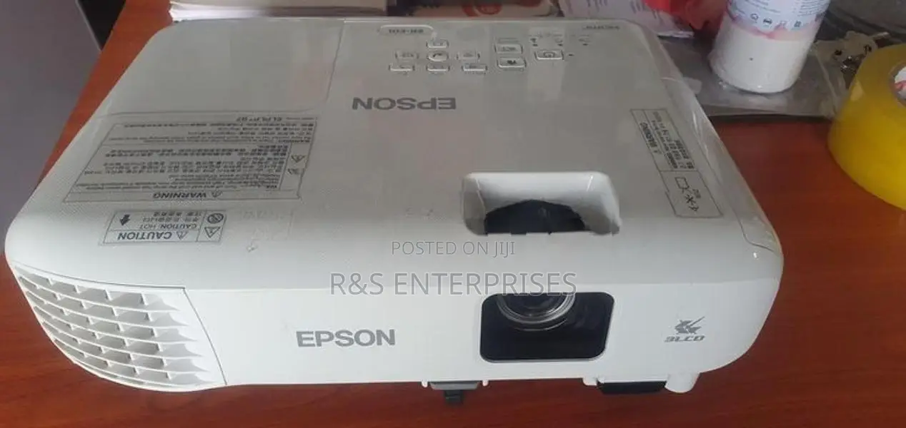EPSON EB-E01 Daylight Projector