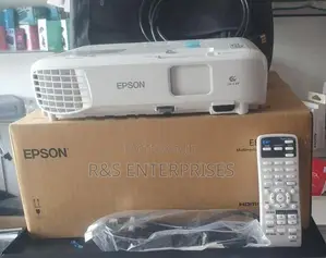 EPSON EB-S05 Projector