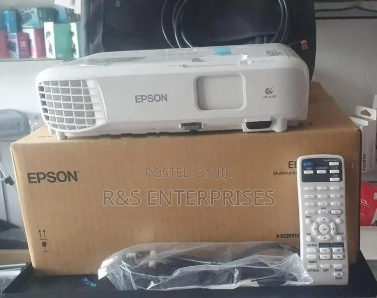 EPSON EB-S05 Projector