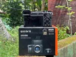Sony A6400 + 16–50MM Lens