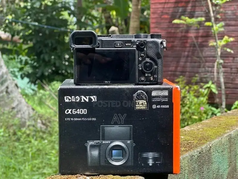 Sony A6400 + 16–50MM Lens