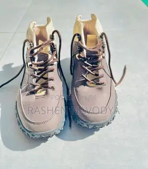 Timberland Hiking Boots – Brown US Size 7