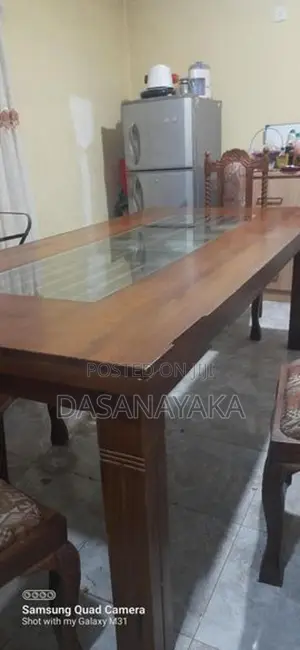 Teak Dining Table (තේක්ක කෑම මේසයක්)