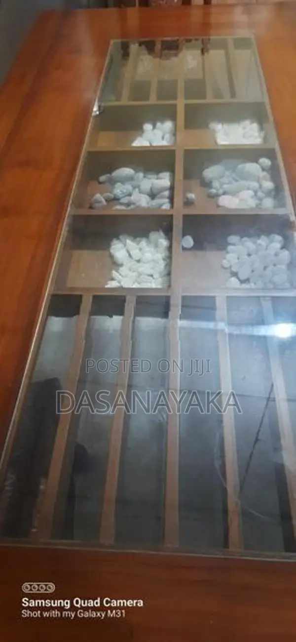 Teak Dining Table (තේක්ක කෑම මේසයක්)