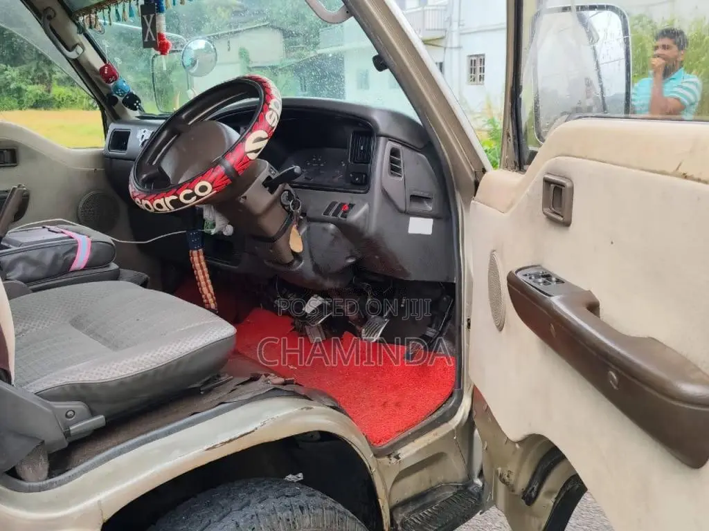 Nissan Caravan 1998 Van (Used)
