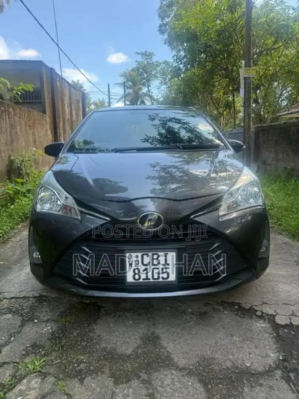 Toyota Vitz 2017 Car (Used)